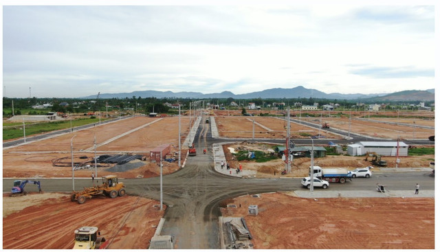 Công ty Minh Quân là đơn vị thi công xây dựng Khu tái định cư Đồng Bà Thơi, xã Nghĩa Kỳ, huyện Tư Nghĩa cũ. Ảnh IT dongbathoi-1.png