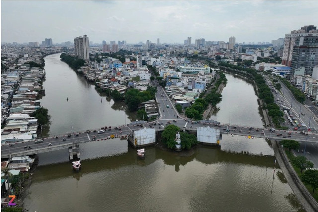 Trong ảnh là cầu chữ Y hướng về phường Bình Phú. Ảnh: Khương Nguyễn. pbinhphu-tphcm.png