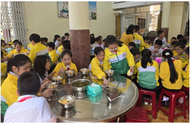 Một bữa ăn trưa bán trú của học sinh Trường Tiểu học T.V. suatan-1.png