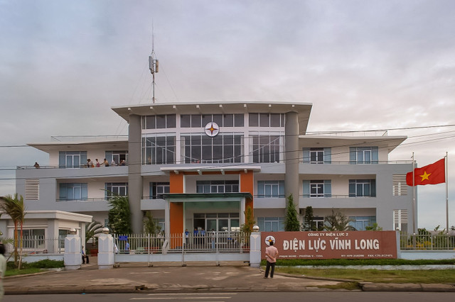 Tại Công ty Điện lực Vĩnh Long, Xuân Phát trúng 11/18 gói thầu, tổng giá trị 88,398 tỷ đồng. Ảnh IT. dlvinhlong-1.jpg