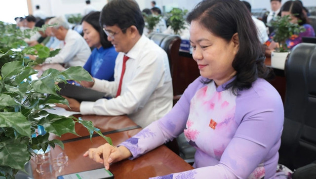 Đại biểu HĐND tỉnh biểu quyết thông qua các nghị quyết bd-2.png
