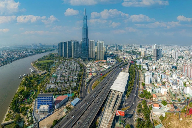 TP.HCM dự kiến thu về hơn 120.000 tỷ đồng từ bán đấu giá đất dọc các tuyến metro. Ảnh: Chí Hùng. thudat-metro-1.png