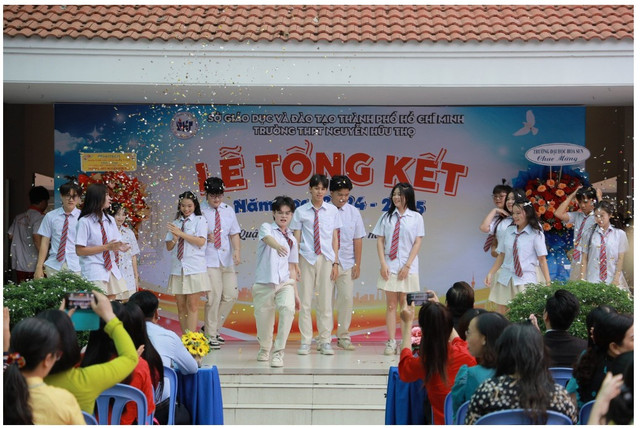 Học sinh TPHCM trong lễ tổng kết năm học hocsinh-3.png