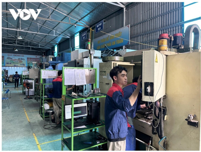 Việc phát huy vai trò của các cơ quan đại diện Việt Nam ở nước ngoài được xem là một giải pháp hiệu quả, thiết thực nhằm giúp doanh nghiệp nhỏ và vừa trong nước vượt qua khó khăn, mở rộng thị trường. (Ảnh minh họa) dn-1.png