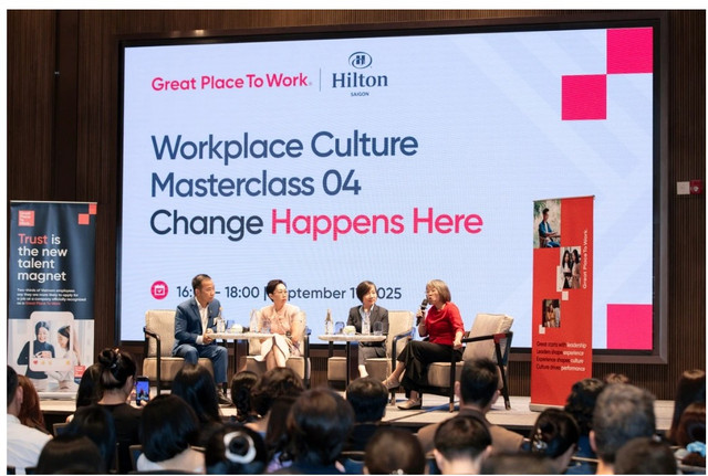 Bà Hà Minh Châu, chuyên gia văn hóa doanh nghiệp cấp cao của Great Place To Work chia sẻ tại hội thảo. Ảnh: BTC. baothuyen-3.png