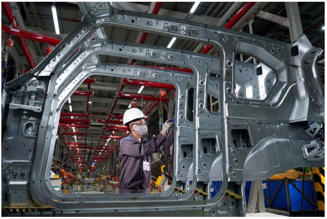 Với việc ra đời VinMetal, Tập đoàn Vingroup hướng tới chủ động nguồn cung thép chất lượng cao cho các dự án công nghiệp, năng lượng và hạ tầng giao thông trong tương lai. vin-2.png