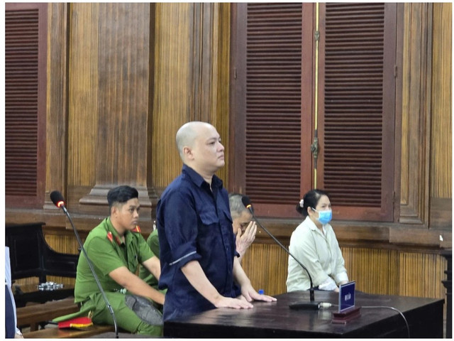 Các bị cáo tại phiên tòa sáng 11/9. mychau-2.png