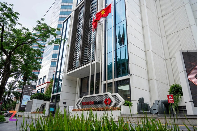 Ông Ngọc hiện không nắm cổ phiếu của Techcombank nhưng vợ ông, bà Nguyễn Hương Liên, lại là cổ đông lớn của ngân hàng. Ảnh: Việt Linh. tech-2.png