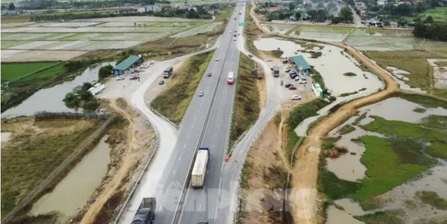 Một trạm dừng nghỉ tạm nằm song song nhau trên cao tốc Bắc - Nam đoạn từ Hà Tĩnh đến Ninh Bình. tramdungnghi-2.png