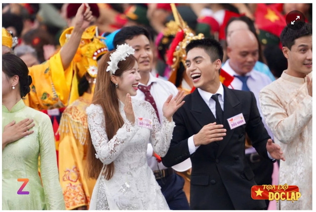Trang Pháp và MONO đi hàng đầu trong Khối Văn hóa - Thể thao. Ảnh: Văn Nguyện. sao-1.png