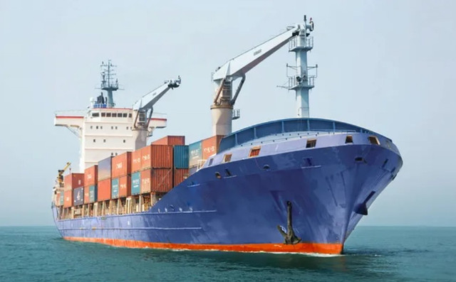Việc áp dụng thuế carbon có thể khiến chi phí vận hành tàu biển tăng mạnh và "bào mòn" lợi nhuận. Ảnh minh họa: VIMC. hh-2.png