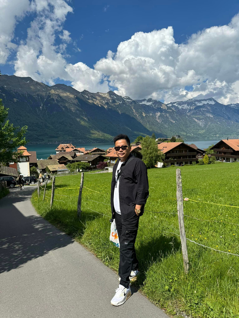 Khoa Pug tung ảnh thẻ chứng minh nhan sắc xưa 