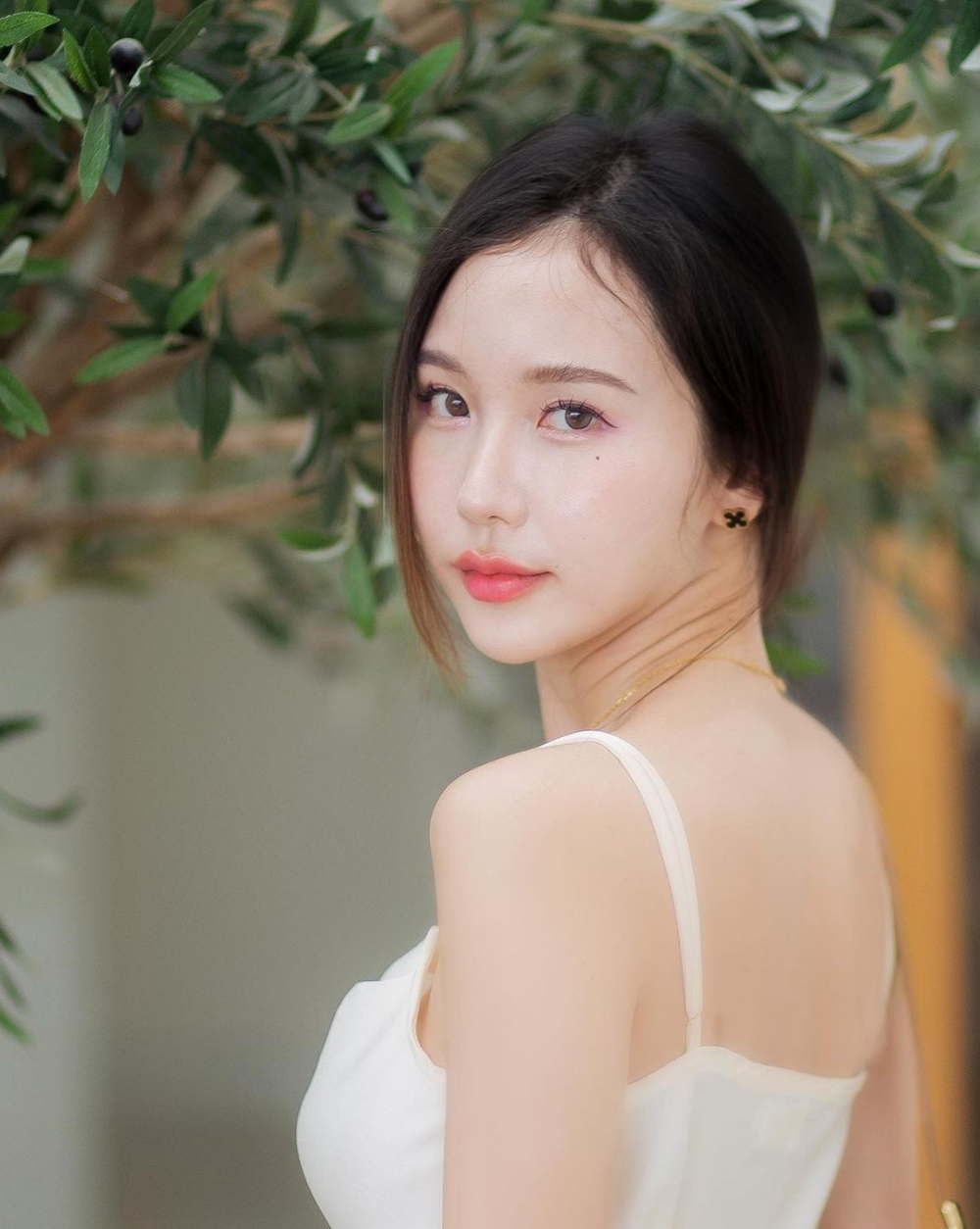 Danh tính hai cô gái xinh đẹp, giàu có ai cũng ngưỡng mộ | Báo Tri thức và  Cuộc sống - TIN TỨC PHỔ BIẾN KIẾN THỨC 24H