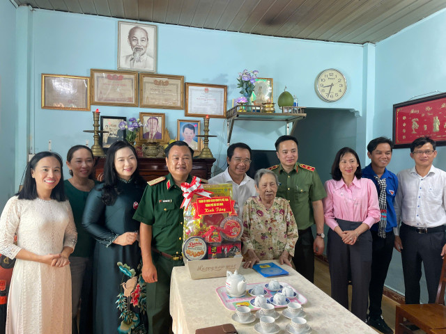 Đoàn công tác do đồng chí Nguyễn Văn Được, Chủ tịch UBND TP HCM làm trưởng đoàn. 14.jpg