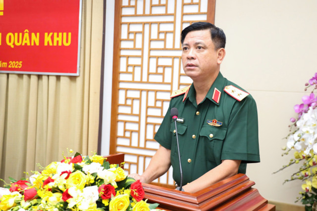 Trung tướng Nguyễn Trường Thắng, Ủy viên Trung ương Đảng, Thứ trưởng Bộ Quốc phòng, phát biểu tại hội nghị bàn giao chức vụ Tư lệnh Quân khu 7. 7.jpg