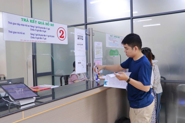 Người dân thực hiện thủ tục hành chính trực tuyến thông qua Cổng Dịch vụ công Quốc gia. minh-hoa-bao-giang.jpg