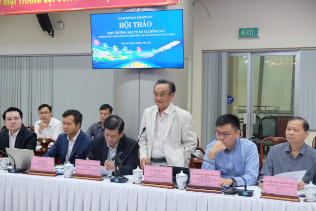 Các nhà khoa học, chuyên gia trình bày ý kiến tại hội thảo. ẢNH: LÊ LÂM khu-thuong-mai-tu-do-17510113299201918558598.jpg