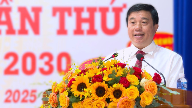 Đồng chí Y Thanh Hà Niê Kđăm, Ủy viên BCH Trung ương Đảng, Bí thư Tỉnh ủy, phát biểu chỉ đạo tại Đại hội. bithu.jpg