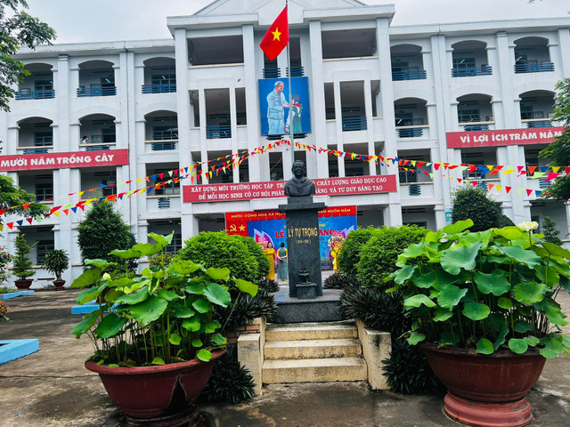 Trường THCS Lý Tự Trọng. truong-ly-tu-trong.jpg