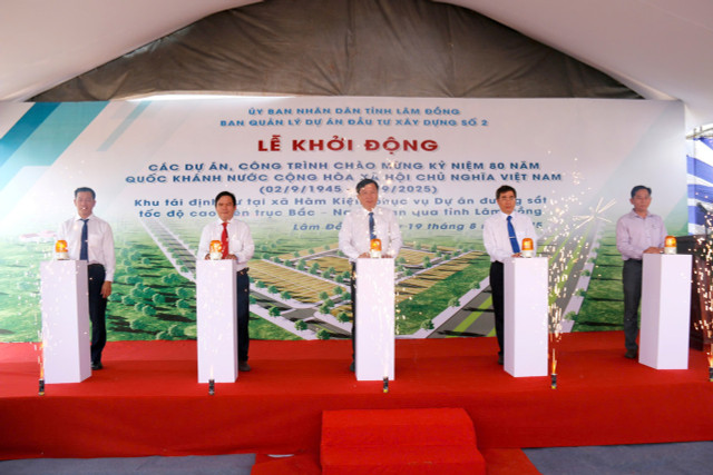 Lễ khởi công là Khu tái định cư cho Dự án đường sắt tốc độ cao Bắc - Nam, đoạn qua xã Hàm Kiệm. hk2.jpg