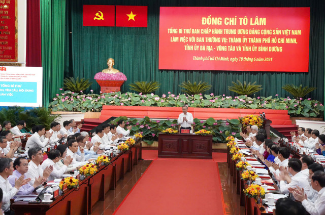 Toàn cảnh buổi làm việc của Tổng Bí thư Tô Lâm với lãnh đạo TP HCM, tỉnh Bình Dương và Bà Rịa - Vũng Tàu sáng 18/6. Ảnh: Thuận Văn tong-bi-thu-to-lam-1-9097-8384jpg.jpg