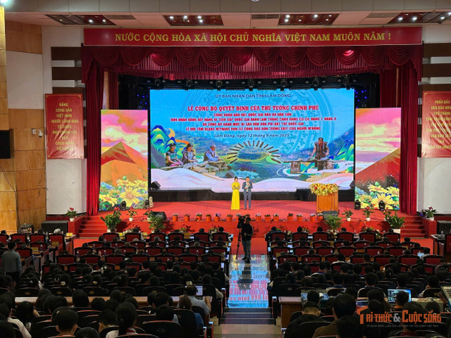 Lễ công bố Quyết định của Thủ tướng Chính phủ công nhận Đàn đá Đắk Sơn là Bảo vật quốc gia. kto-br_12-9-1.jpg