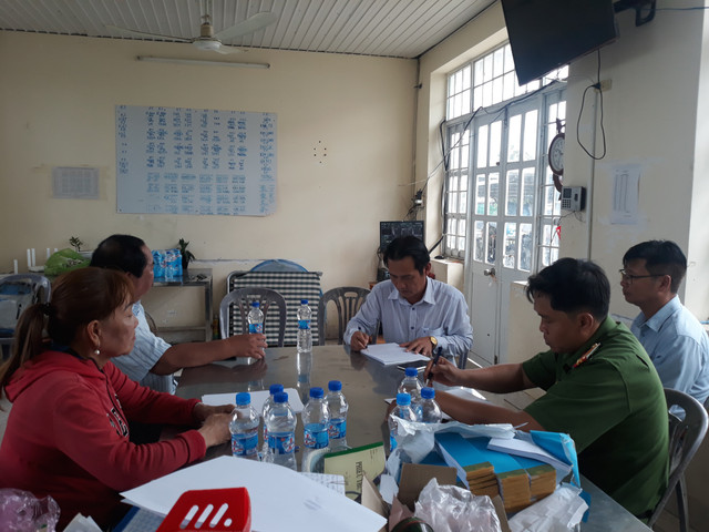 Ông Nguyễn Ngọc Tú – Phó Trưởng phòng Kinh tế xã Hàm Thuận làm việc với Công ty Phú Thịnh sau khi tiếp nhận phản ánh của người dân. 20250722-101804.jpg