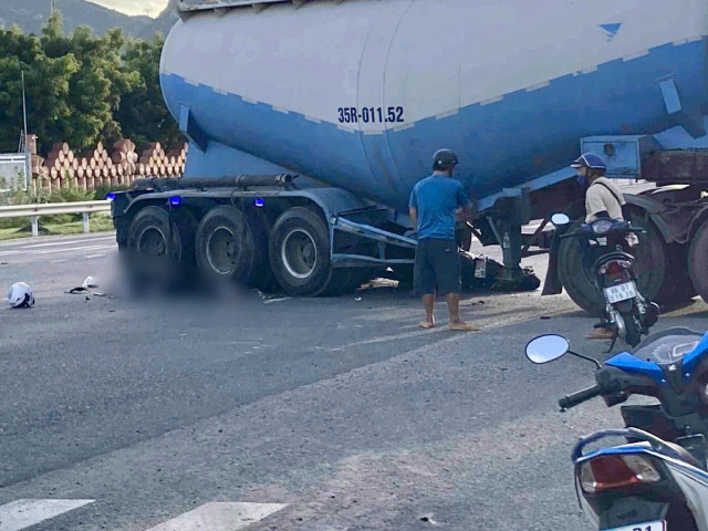 Hiện trường vụ tai nạn. z7009558097454-563204389109c5b62584a65faa316336.jpg