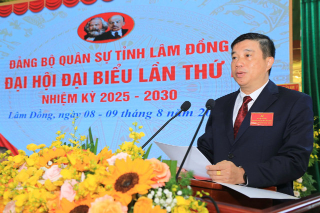 Đồng chí Y Thanh Hà Niê Kđăm, Ủy viên Trung ương Đảng, Bí thư Tỉnh ủy, Bí thư Đảng ủy Quân sự tỉnh Lâm Đồng phát biểu tại Đại hội. Ảnh: N.H 1.jpg