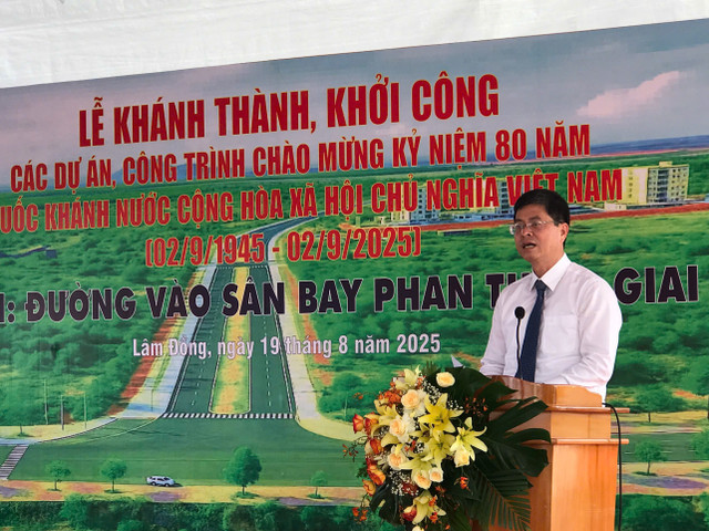 Phó Chủ tịch UBND tỉnh Lâm Đồng Nguyễn Hồng Hải phát biểu tại lễ khánh thành công trình. sanbay1.jpg
