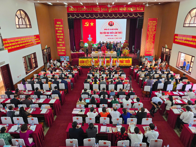 Gần 180 đại biểu chính thức đã tham dự Đại hội. 8.jpg