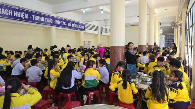 Năm học 2025–2026, Trường tiểu học Trưng Vương có khoảng 700 học sinh đăng ký bán trú, ăn trưa tại trường. pa3.jpg