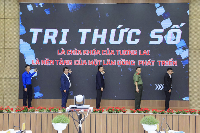 Thông điệp “Tri thức số là chìa khóa của tương lai, là nền tảng của một Lâm Đồng phát triển”. ket-noi.jpg