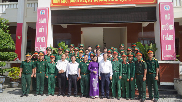 Đồng chí Nguyễn Văn Thọ, Phó Chủ tịch Thường trực UBND TP HCM, dẫn đầu đoàn công tác thăm các đơn vị lực lượng vũ trang tại Đặc khu Côn Đảo. 8.jpg
