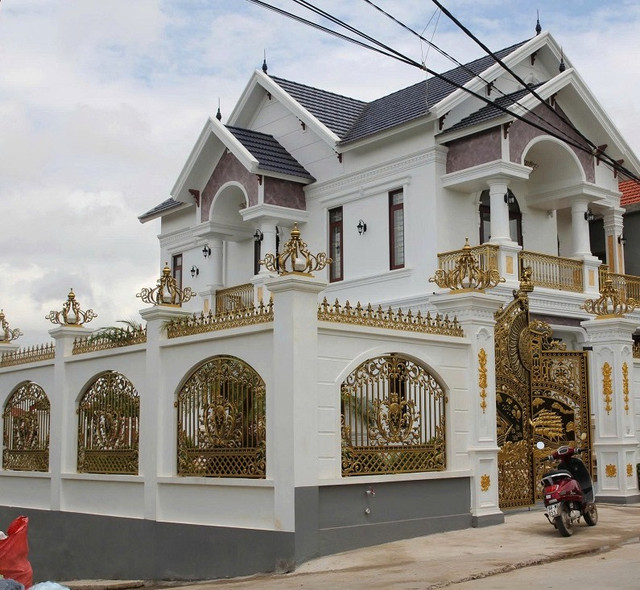 Một trong những đối tượng cầm đầu băng nhóm lừa đảo tại tỉnh Bắc Ninh mang tiền về quê xây biệt thự. Ảnh Công an tỉnh Nghệ An cung cấp. lau-dao-biet-thu-nguy-nga-7713-7806jpg.jpg