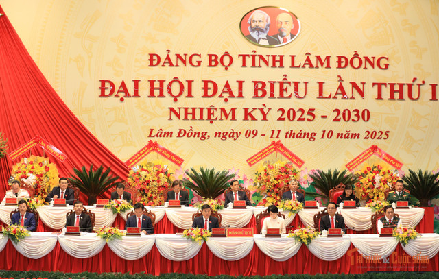 Đoàn chủ tịch điều hành Đại hội Đảng bộ tỉnh Lâm Đồng lần thứ I, nhiệm kỳ 2025-2030. kto-br_352a5017.jpg