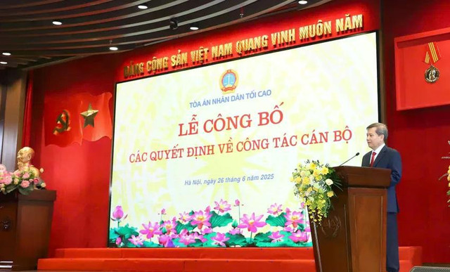 Chánh án TAND Tối cao Lê Minh Trí phát biểu tại buổi lễ công bố các quyết định về công tác cán bộ. Ảnh: MAI ĐỈNH chanh-antandtc-2714-6271jpg.jpg