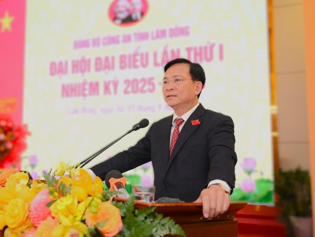 Đồng chí Hồ Văn Mười, Chủ tịch UBND tỉnh Lâm Đồng phát biểu chỉ đạo tại Đại hội. Ảnh: Công an Lâm Đồng dh21.jpg