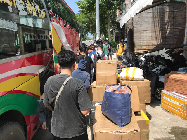 Xe khách tuyến Phan Thiết – Đà Lạt được tăng cường vận chuyển hành lý phục vụ cán bộ. img-5322.jpg