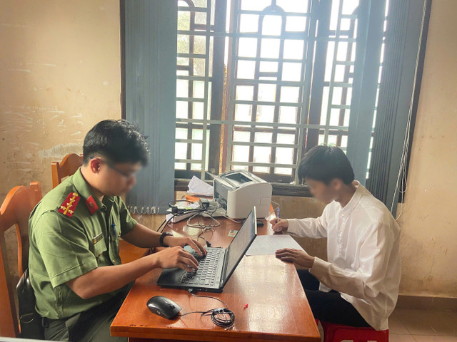 N.P.T.S làm việc với cơ quan Công an tỉnh Lâm Đồng. Ảnh: CALĐ 21623.jpg