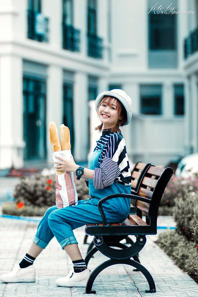 Chia sẻ về bản thân, Bích Thảo tự nhận mình khá giống con trai khi yêu thích bóng đá và nhạc rap. Tuy nhiên nếu là khán giả quen thuộc, thường xem các clip ca hát của Bích Thảo, các bạn trẻ chắc chắn sẽ biết được cô nàng này nữ tính và dễ thương như thế nào khi cất tiếng hát.