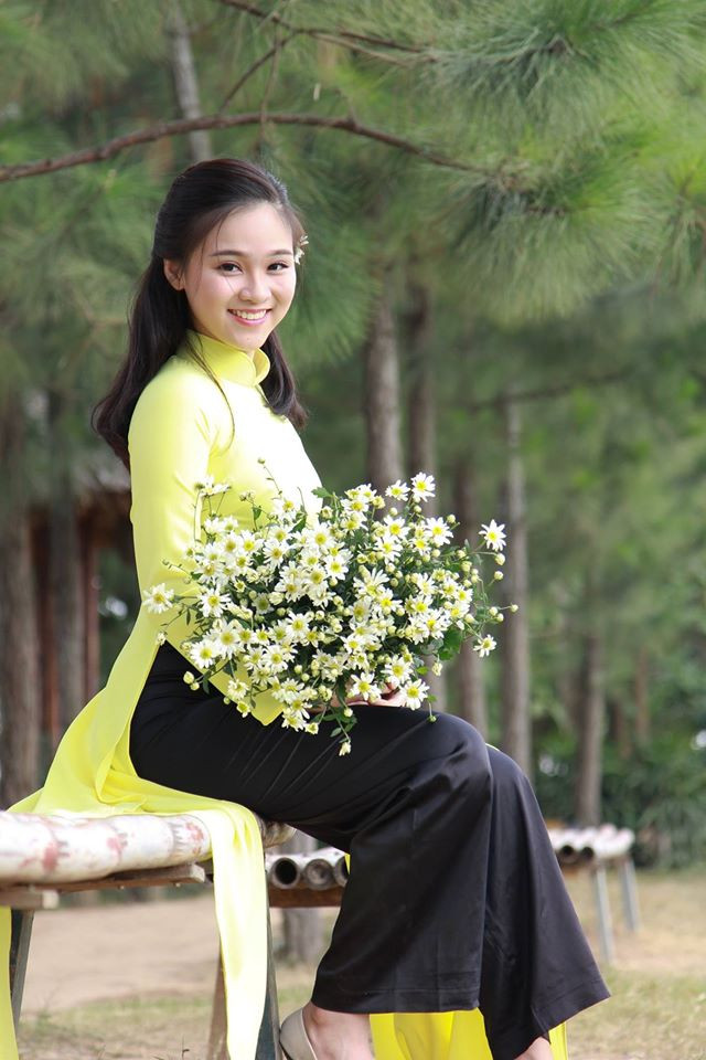 Được biết, ngoài chụp ảnh đẹp, là một người mẫu dễ gây ấn tượng cho các tay máy, Ngọc Anh thường ngày còn là một nữ sinh có thành tích học tập rất tốt, thường xuyên đạt danh hiệu Học sinh Giỏi. Coi chụp ảnh là một sở thích, việc có được thành tích học tập tốt như vậy phần nào cho thấy sự rạch ròi, cân bằng tốt giữa học tập và theo đuổi sở thích, đam mê của nữ sinh 16 tuổi. Ảnh: Nguyễn Bình Cường.