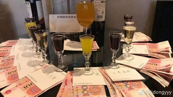 Nhưng cũng có những tiệc lì xì không chỉ cho vui, mà thách thức tửu lượng một cách nghiêm túc của những người chơi.