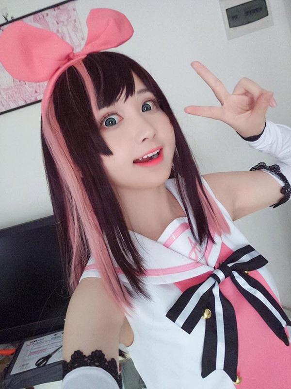 Trong trang phục cosplay, cô gái này khiến người xem không thể rời mắt nhờ khuôn mặt baby, đáng yêu của mình.