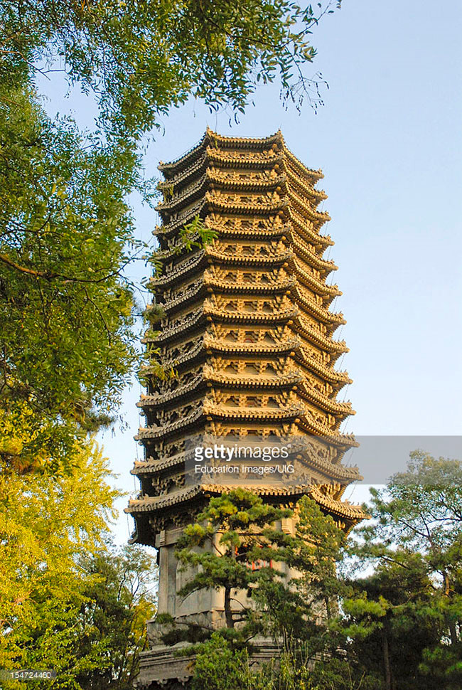 Chùa Boya bên hồ Weiming.