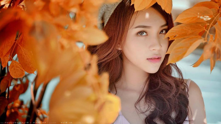 Trong khoảng thời gian đầu tiên khi mới làm quen với công việc diễn xuất, tuy có ngoại hình rất ưa nhìn và thân hình chuẩn như người mẫu, nhưng khả năng diễn xuất của Minh Phương lại không được đánh giá cao. Thời điểm đó Minh Phương bị nhận xét là giống một "bình hoa di động" hơn là một diễn viên thực thụ, bởi đơn giản ngoài ngoại hình xinh đẹp, các kỹ năng nhập vai, đóng phim của cô không có gì nổi trội. Nhiều người thậm chí còn khuyên Minh Phương nên từ bỏ ước mơ làm diễn viên và tập trung cho chuyên ngành hiện tại mà cô đang theo học.