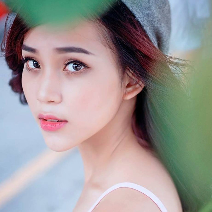 Nói về việc học trường hàng không nhưng lại mê mẩn công việc của một diễn viên chuyên nghiệp, Minh Phương giải thích rằng không phải tự nhiên mà cô lại có quyết định như vậy. Trước đây Minh Phương cũng ôm mộng trở thành một nữ tiếp viên hàng không, được ăn vận xinh đẹp, được tỏa sáng trong phong thái của một người làm ngành bay chuyên nghiệp... nhưng cái duyên với sân khấu, với điện ảnh đến với cô cũng rất bất ngờ và nó đã ngay lập tức khơi gợi một sở thích, một niềm đam mê mới khiến Minh Phương quyết định "làm lại tất cả".