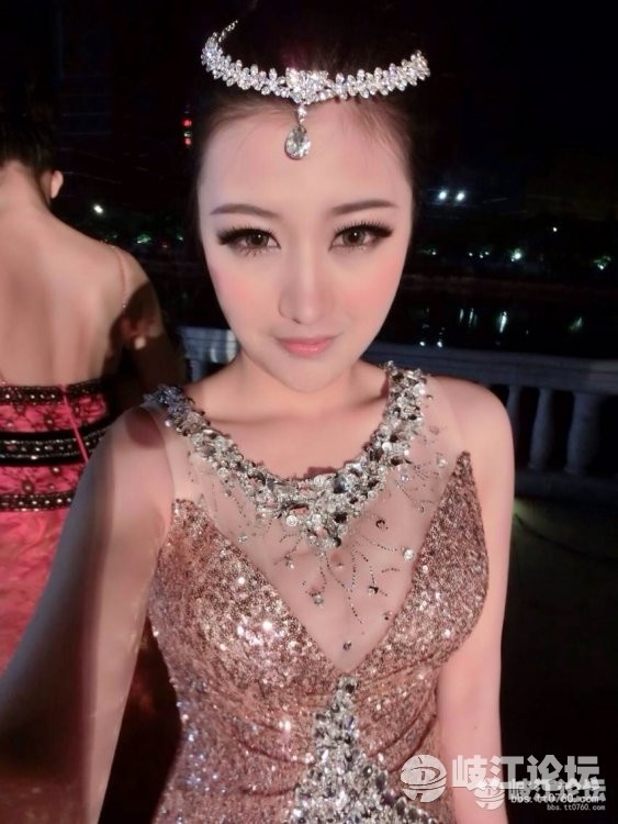 Hồi hộp đến dự một sự kiện, triển lãm ô tô, chàng thợ ảnh dự định sẽ gặp gỡ cô hotgirl mà anh thầm yêu để thổ lộ cảm xúc của mình. Tuy nhiên, những gì diễn ra sau đó lại không như mơ và khiến chàng trai này sốc nặng.