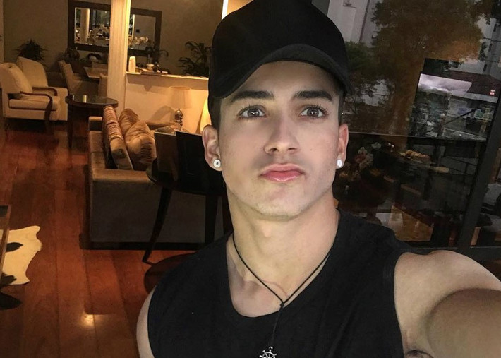 9X là ngôi sao mạng xã hội với hơn 560.000 người theo dõi trên Facebook, cùng 630.000 fan tại Instagram.