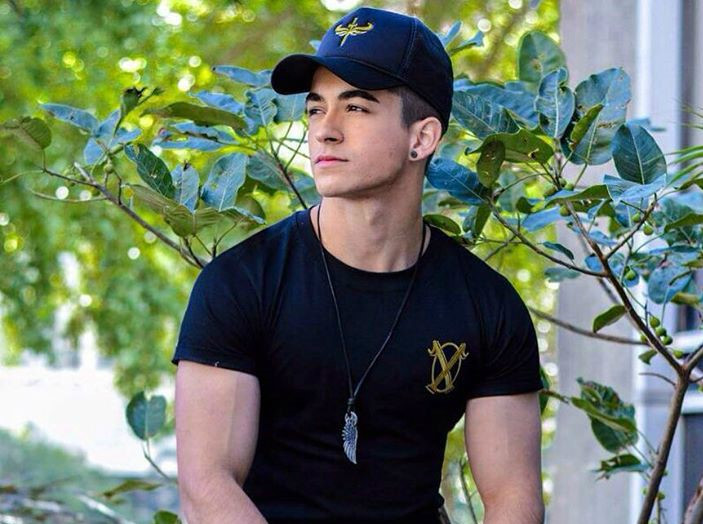 Mới đây, hình ảnh của chàng người mẫu 23 tuổi thu hút hàng chục nghìn like (thích) và chia sẻ tại một diễn đàn dành cho giới trẻ Việt.